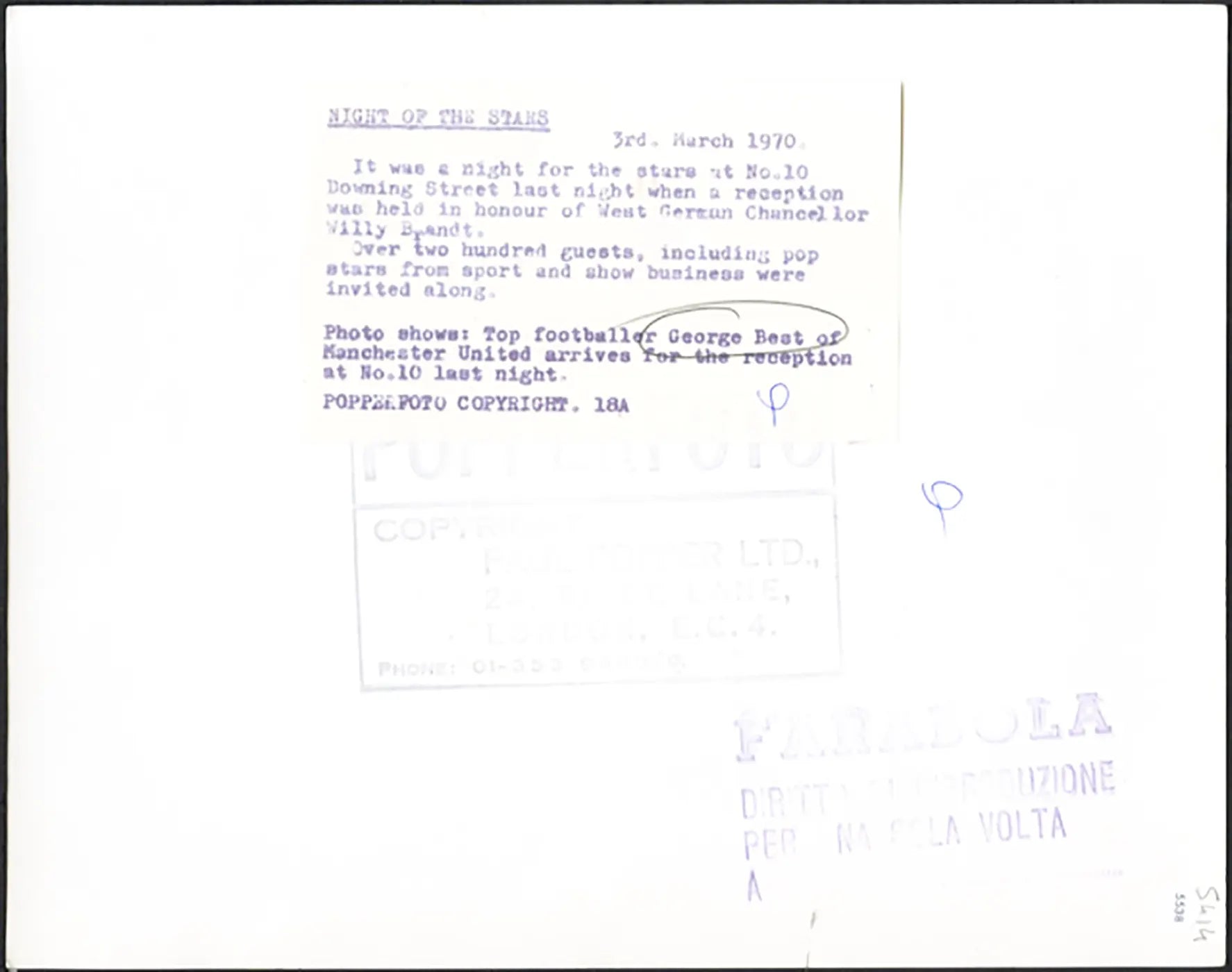 George Best a Downing Street 1970 Ft 5538 - Stampa 20x25 cm - Farabola Stampa ai sali d'argento