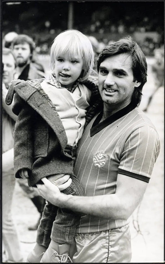 George Best con il figlio Callum 1984 Ft 5540 - Stampa 20x12 cm - Farabola Stampa ai sali d'argento