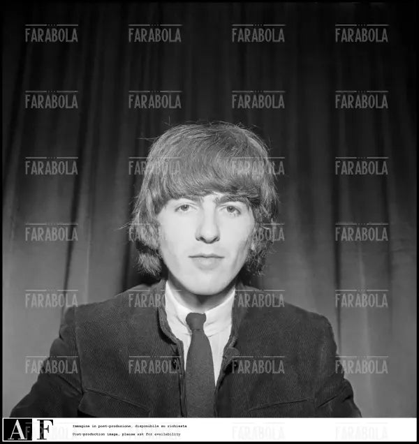 George Harrison al Duomo, Concerto dei Beatles, Milano, 1965 - Farabola Immagine digitale