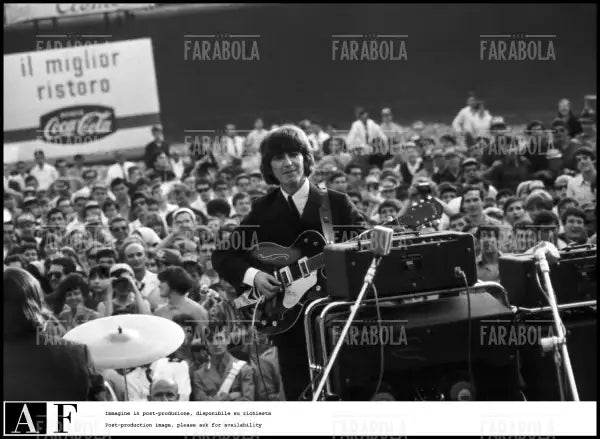 George Harrison, Concerto dei Beatles, Velodromo Vigorelli, Milano, 1965 - Farabola Immagine digitale
