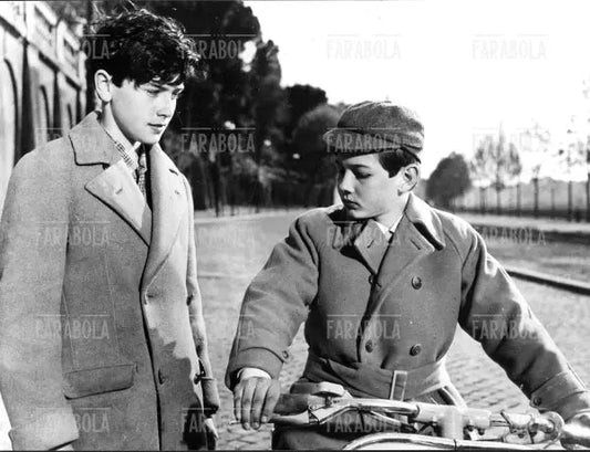 Geronimo Meynier e Andrea Sciré in una scena del film Amici per la pelle, 1955 - Farabola Immagine digitale