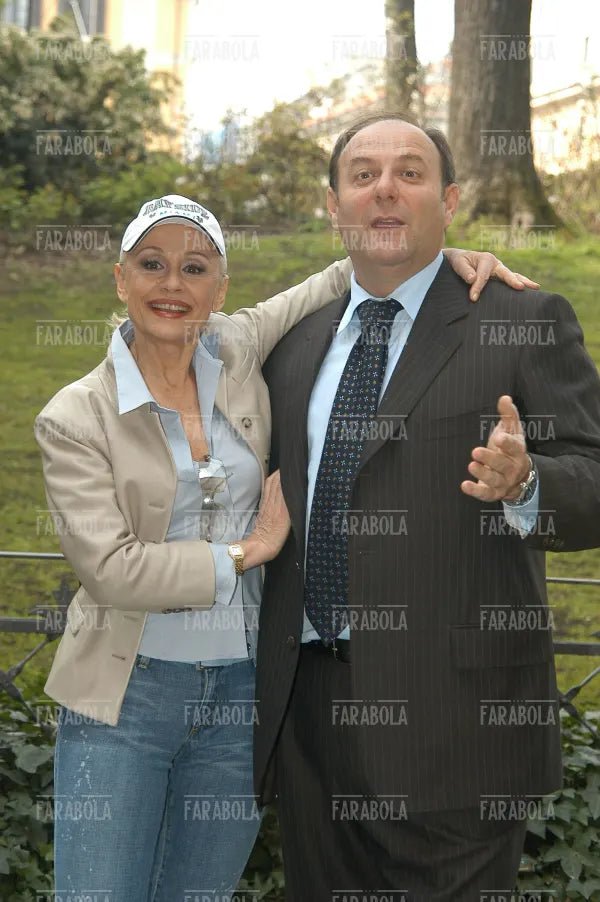 Gerry Scotti e Raffaella Carrà, Conferenza stampa Telegatti, 2004 - Farabola Immagine digitale