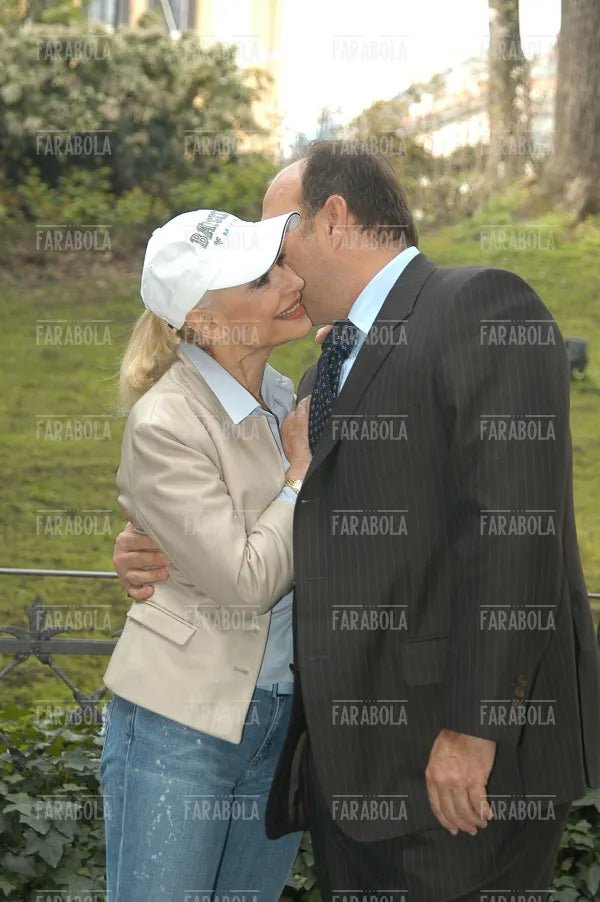 Gerry Scotti e Raffaella Carrà, Conferenza stampa Telegatti, 2004 - Farabola Immagine digitale