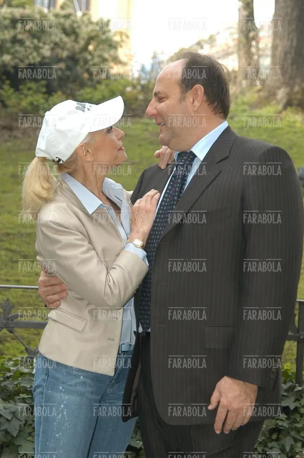 Gerry Scotti e Raffaella Carrà, Conferenza stampa Telegatti, 2004 - Farabola Immagine digitale