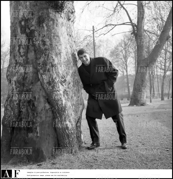 Giacinto Facchetti al parco Sempione, Milano, 1963 - Farabola Immagine digitale