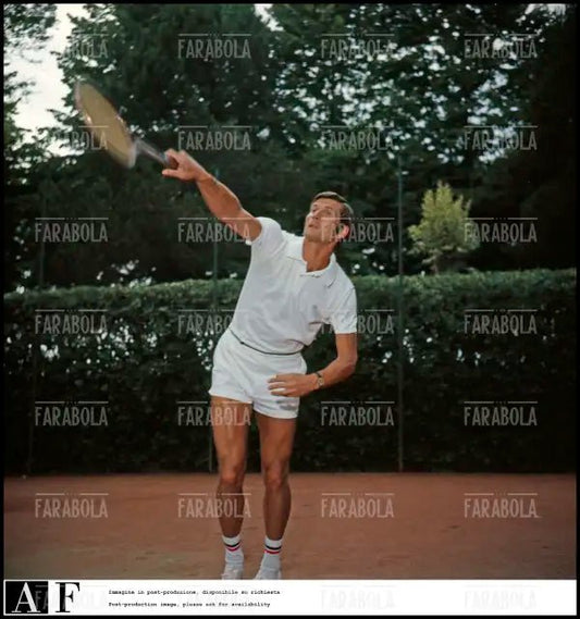 Giacinto Facchetti gioca a tennis, anni 70 - Farabola Immagine digitale