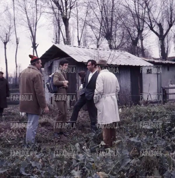 Gian Maria Volonté, Don Backy e Carlo Lizzani sul set del film Banditi a Milano, 1967 - Farabola Immagine digitale