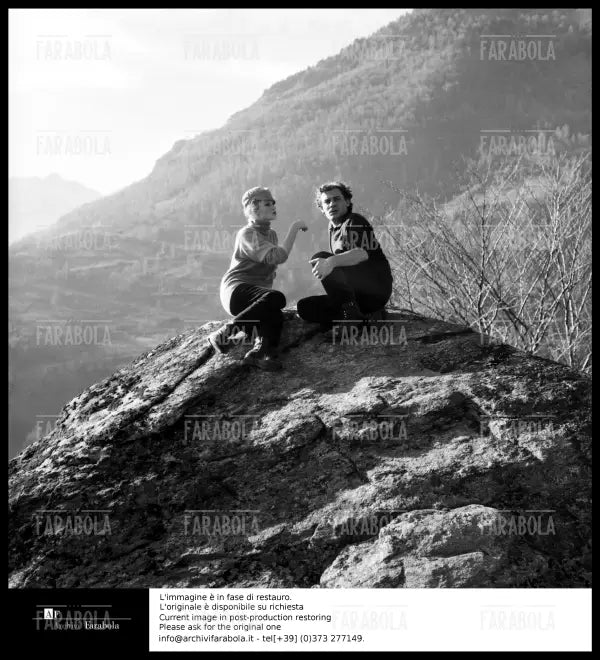 Gian Maria Volontè e Carla Gravina in vacanza, Casteldelfino, 1967 - Farabola Immagine digitale