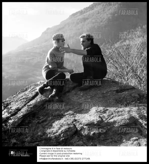 Gian Maria Volontè e Carla Gravina in vacanza, Casteldelfino, 1967 - Farabola Immagine digitale