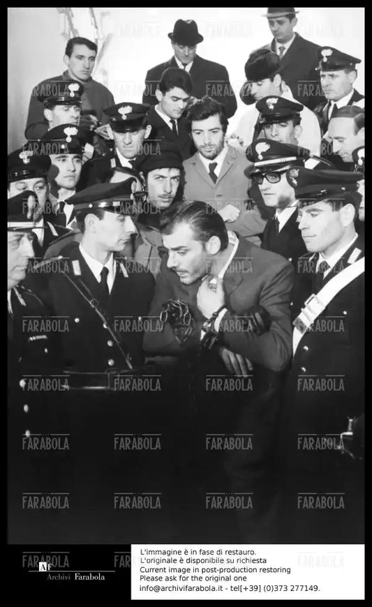 Gian Maria Volonté e Don Backy sul set del film Banditi a Milano, 1967 - Farabola Immagine digitale