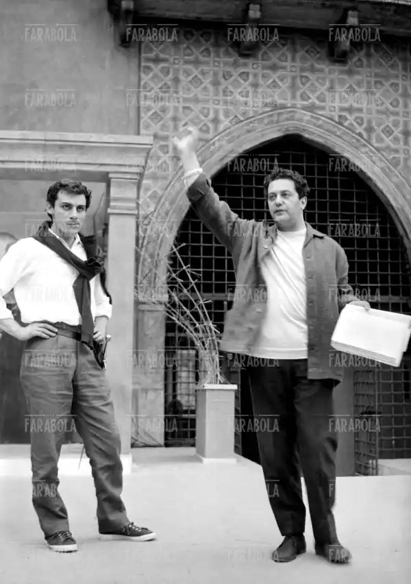 Gian Maria Volonté e Franco Enriquez durante le prove di Romeo e Giulietta, 1960 - Farabola Immagine digitale