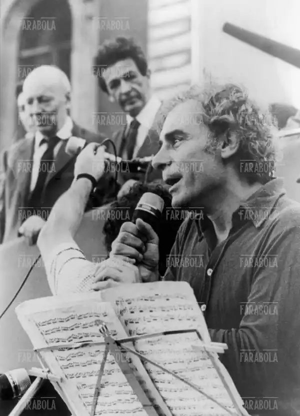 Gian Maria Volontè, Enrico Berlinguer e Giancarlo Pajetta, Festa del Pci, 1975 - Farabola Immagine digitale