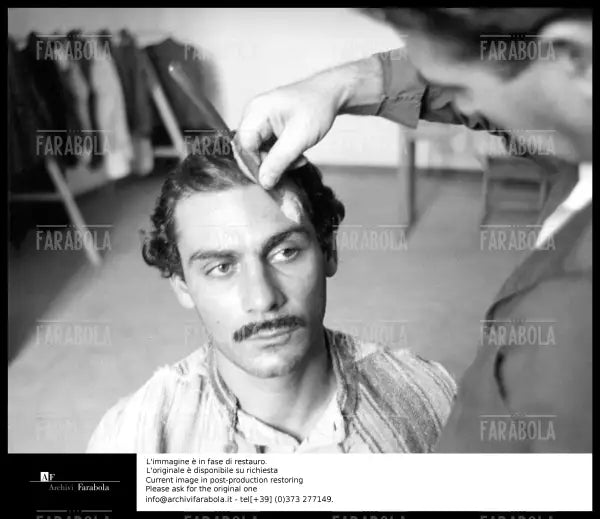 Gian Maria Volonté in una scena del film A cavallo della tigre, 1961 - Farabola Immagine digitale