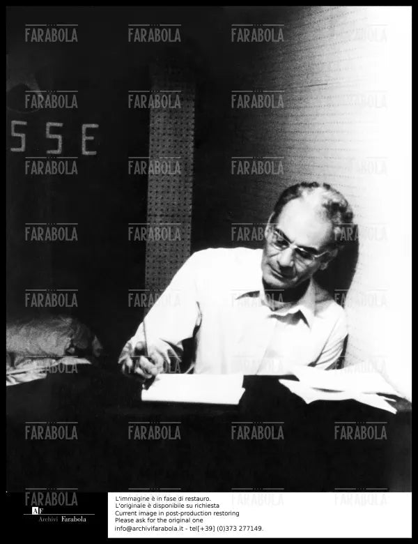 Gian Maria Volonté in una scena del film Il caso Moro, 1986 - Farabola Immagine digitale