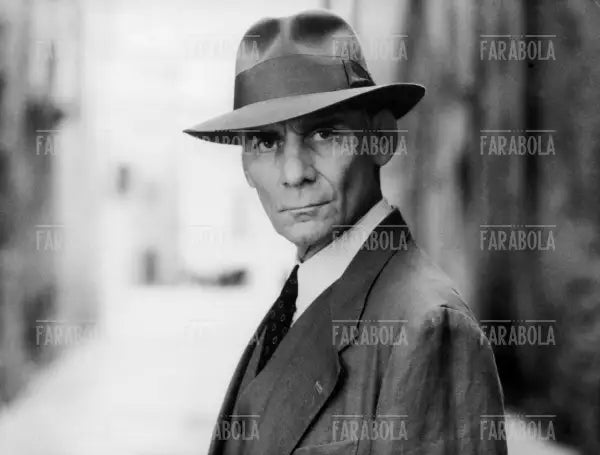 Gian Maria Volonté in una scena del film Porte Aperte, 1990 - Farabola Immagine digitale