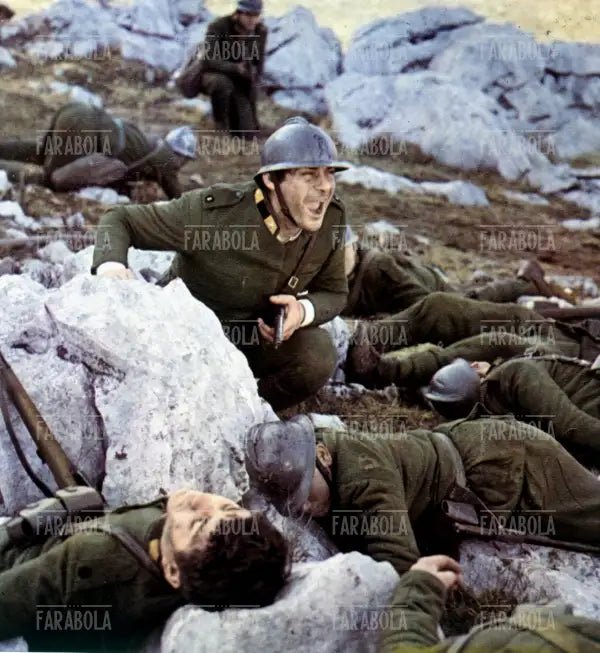 Gian Maria Volonté in una scena del film Uomini contro, 1970 - Farabola Immagine digitale