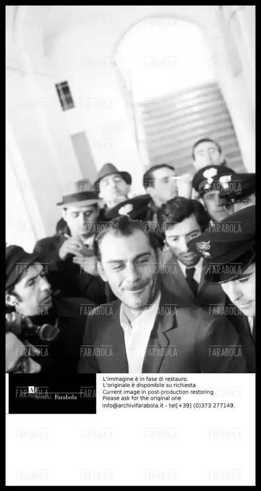 Gian Maria Volonté sul set del film Banditi a Milano, 1967 - Farabola Immagine digitale