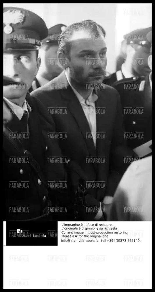 Gian Maria Volonté sul set del film Banditi a Milano, 1967 - Farabola Immagine digitale