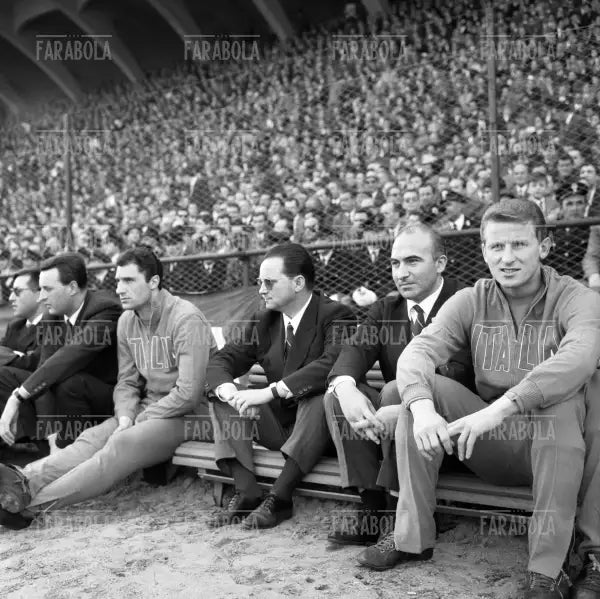 Gianfranco Petris, Edmondo Fabbri, Fino Fini e Giovanni Trapattoni, Italia vs Cecocslovacchia, 1964 - Farabola Immagine digitale