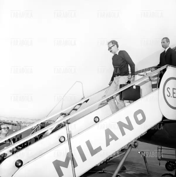 Giangiacomo Feltrinelli al suo arrivo a Linate, Milano, 1967 - Farabola Immagine digitale