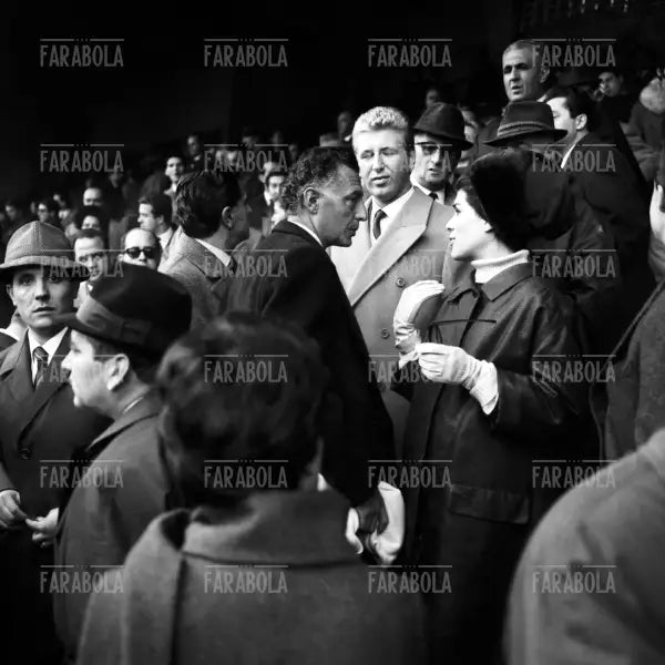 Gianni Agnelli e Felice Riva a San Siro, Milano, 1963 - Farabola Immagine digitale