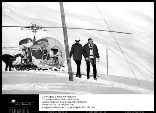 Gianni Agnelli e Marella Carocciolo, Sankt Moritz, 1965 - Farabola Immagine digitale