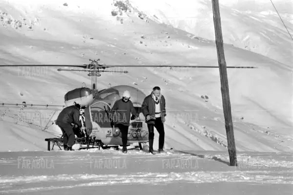 Gianni Agnelli e Marella Carocciolo, Sankt Moritz, 1965 - Farabola Immagine digitale