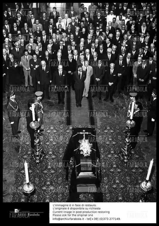 Gianni Agnelli e Umberto Agnelli al funerale di Vittorio Valletta, Torino, 1967 - Farabola Immagine digitale