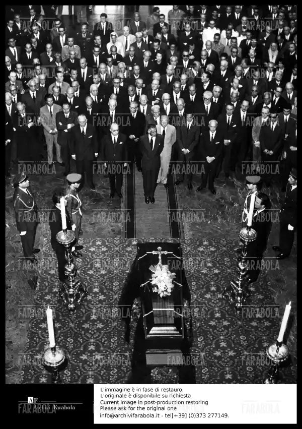 Gianni Agnelli e Umberto Agnelli al funerale di Vittorio Valletta, Torino, 1967 - Farabola Immagine digitale