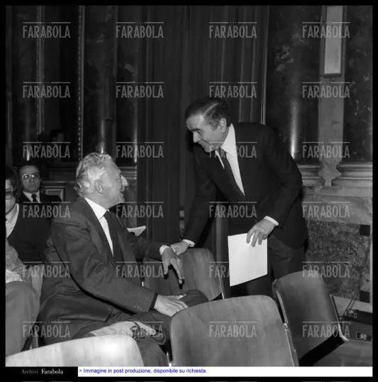 Gianni Agnelli ed Enzo Tortora, Milano, 1980 - Farabola Immagine digitale