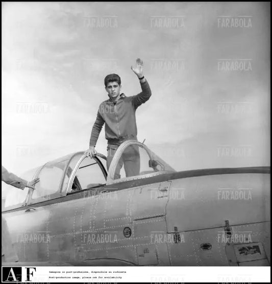 Gianni Rivera alla scuola aeronautica cilena, Mondiali di calcio in Cile, 1962 - Farabola Immagine digitale
