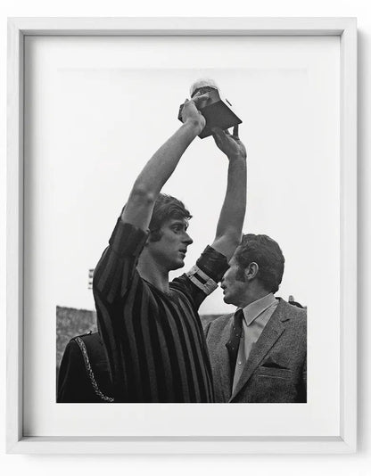 Gianni Rivera con il Pallone d'Oro, 1970 - Farabola Fotografia