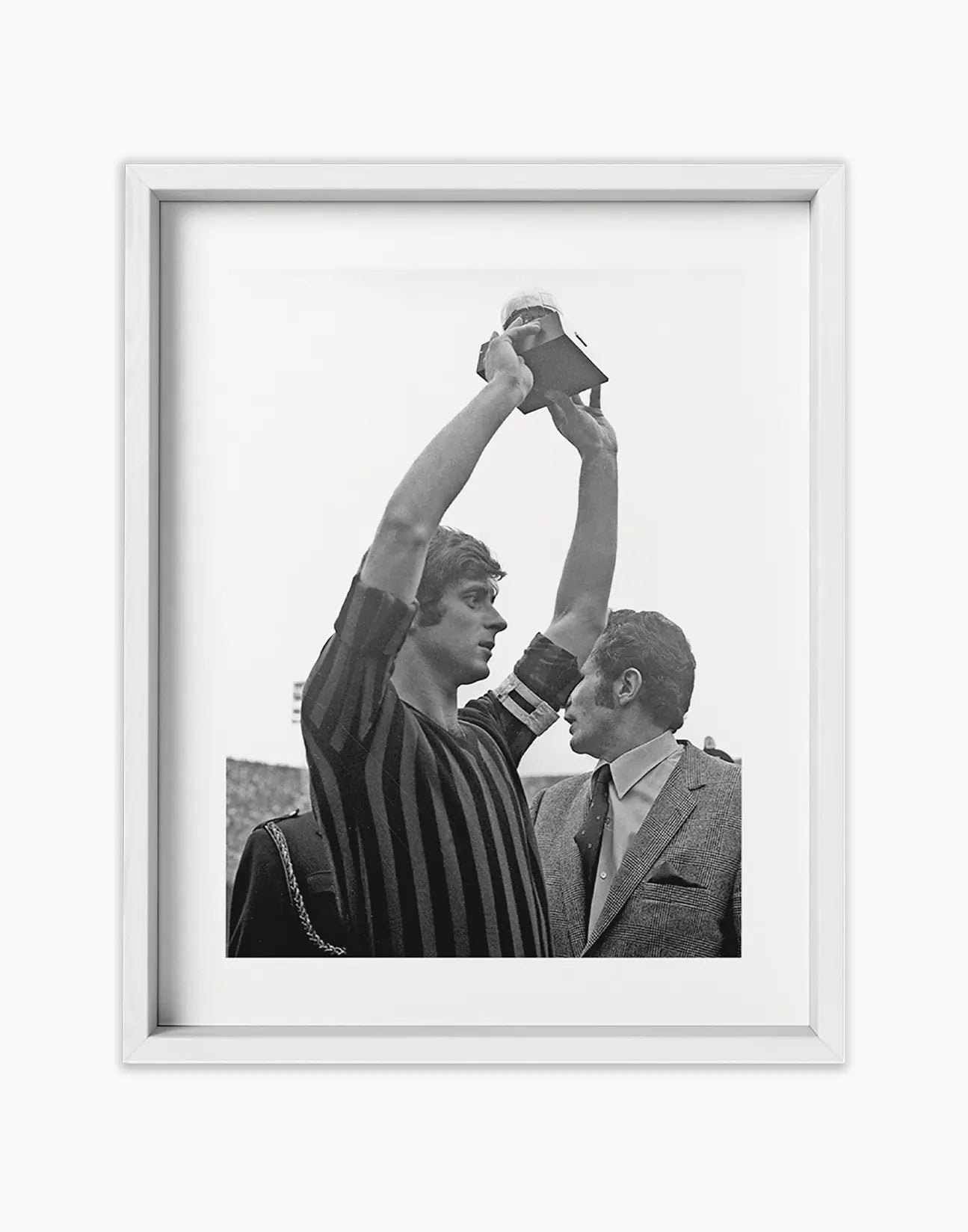 Gianni Rivera con il Pallone d'Oro, 1970 - Farabola Fotografia