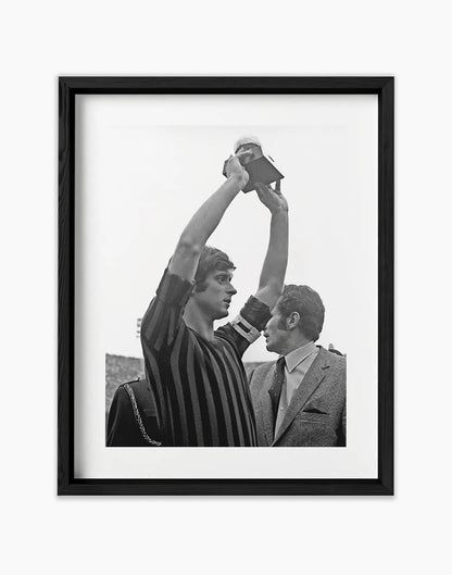 Gianni Rivera con il Pallone d'Oro, 1970 - Farabola Fotografia