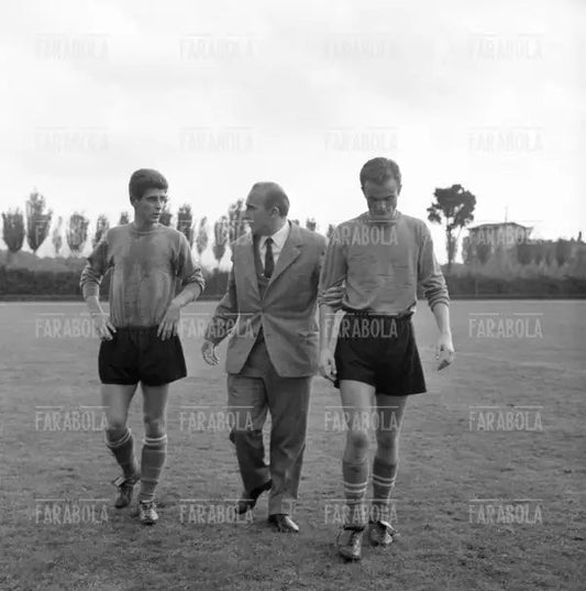 Gianni Rivera, Fino Fini e Sandro Mazzola durante l'allenamento, Coverciano, 1963 - Farabola Immagine digitale