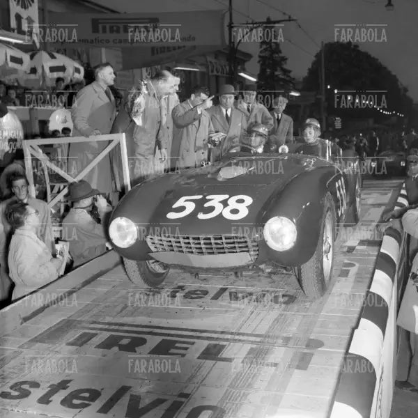 Giannino Marzotto e Gioia Tortima su Ferrari 375 Plus, Mille Miglia, 1954 - Farabola Immagine digitale