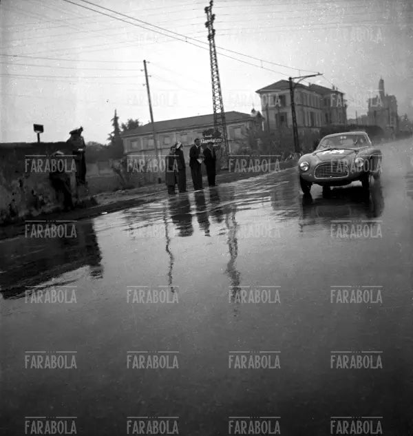Giannino Marzotto su Ferrari 195S, Mille Miglia, 1950 - Farabola Immagine digitale