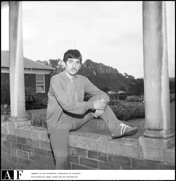 Gigi Meroni al ritiro della nazionale a Durham, Mondiali di calcio in Inghilterra, 1966 - Farabola Immagine digitale