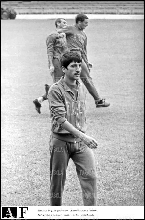 Gigi Meroni al ritiro della nazionale a Durham, Mondiali di calcio in Inghilterra, 1966 - Farabola Immagine digitale