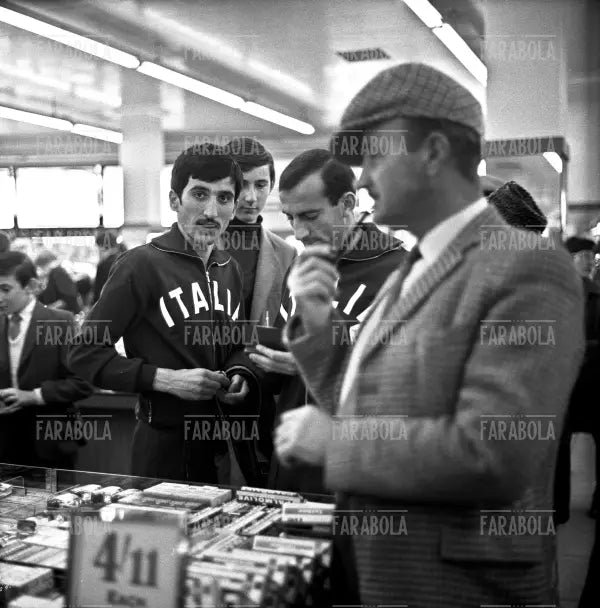 Gigi Meroni e Giovanni Lodetti, Mondiali di calcio in Inghilterra, 1966 - Farabola Immagine digitale