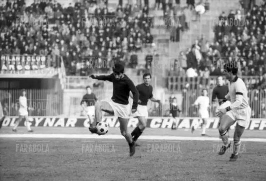 Gigi Meroni e Nello Santin, Milan - Torino, 1967 - Farabola Immagine digitale