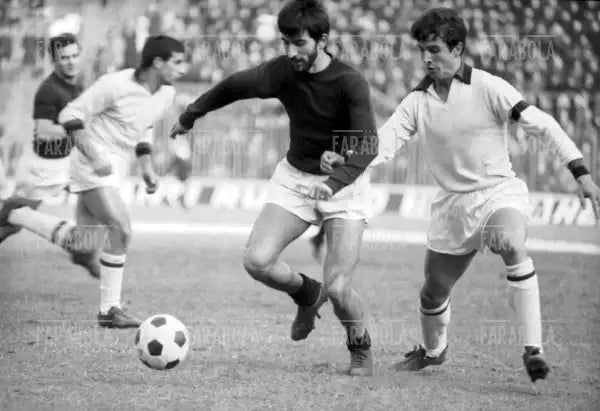 Gigi Meroni e Nello Santin, Milan - Torino, 1967 - Farabola Immagine digitale
