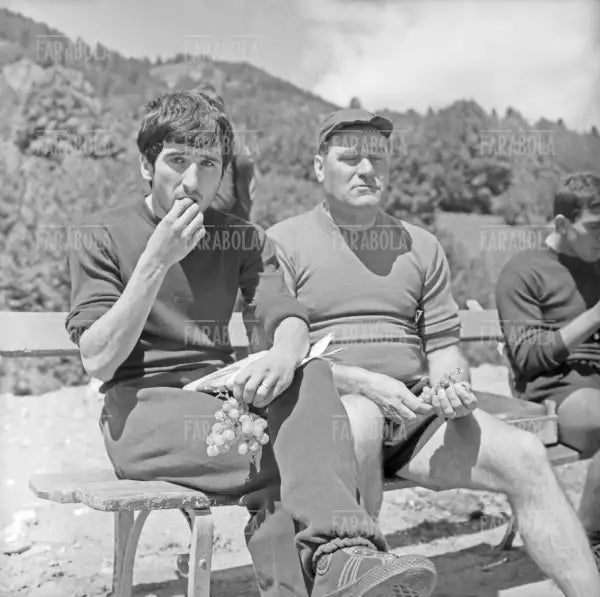 Gigi Meroni e Nereo Rocco, ritiro del Torino, Bardonecchia, 1965 - Farabola Immagine digitale