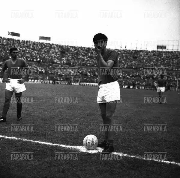 Gigi Meroni, Italia vs Argentina, 1966 - Farabola Immagine digitale