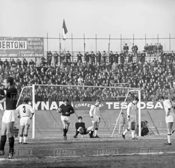 Gigi Meroni, partita Mantova - Torino, 1965 - Farabola Immagine digitale