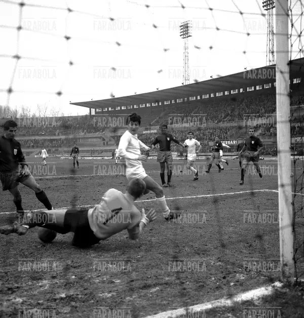 Gigi Meroni, Torino - Cagliari, 1964 - Farabola Immagine digitale
