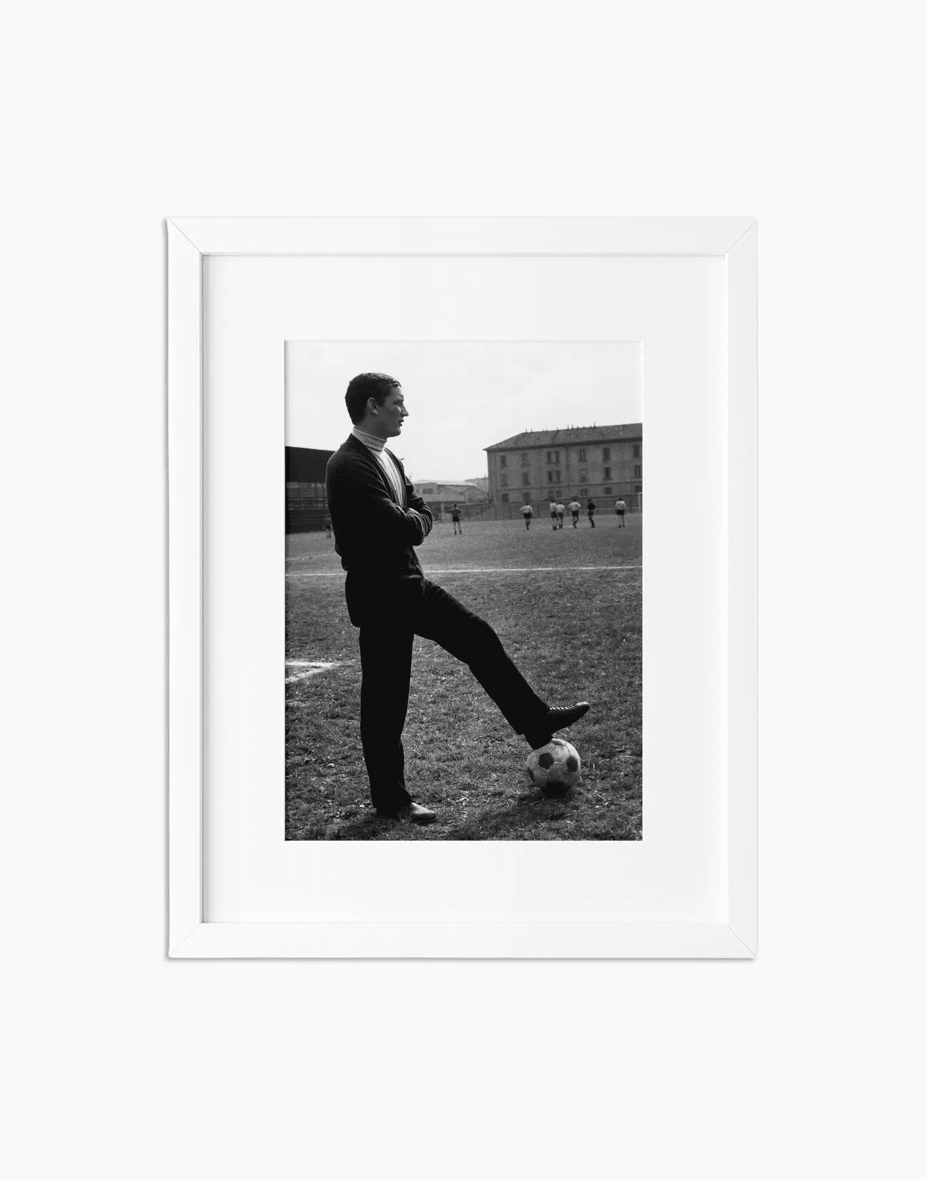 Gigi Riva sul campo dove ha esordito, anni 60 - Farabola WhiteWall App Product