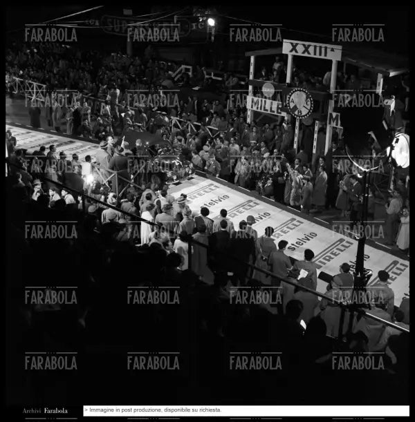 Gilles Nebon Carle e A. Janoray su Renault 4CV, Mille Miglia, 1956 - Farabola Immagine digitale