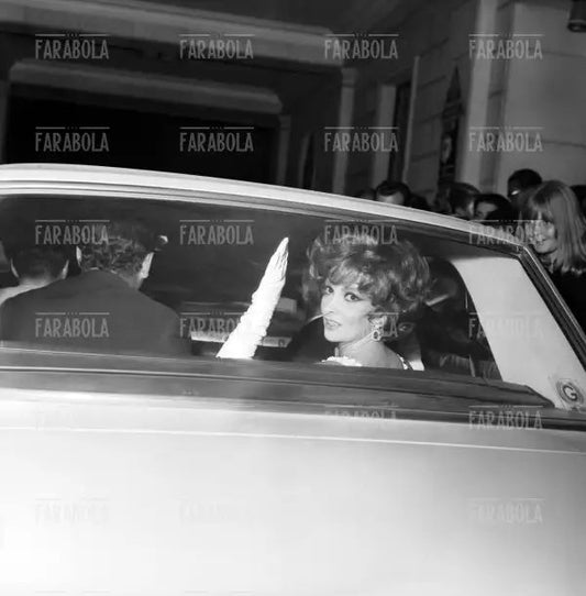 Gina Lollobrigida al party di Antenor Patino, Lisbona, 1968 - Farabola Immagine digitale