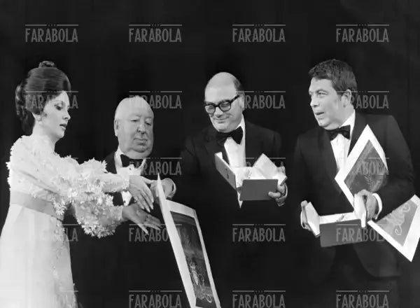 Gina Lollobrigida, Alfred Hitchcock, Francesco Rosi ed Elio Petri, Festival di Cannes, 1972 - Farabola Immagine digitale